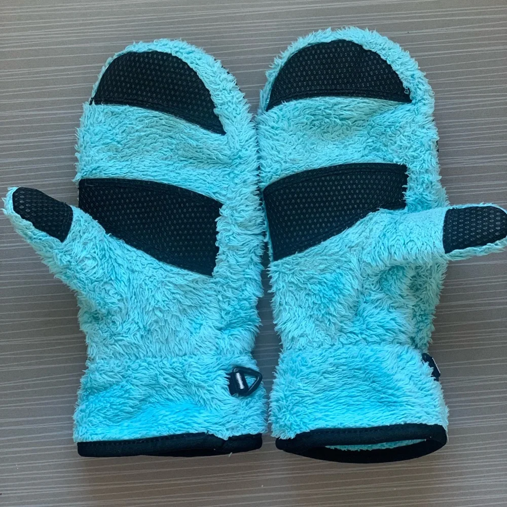 Northface Girls Mint Fuzzy Mittens size Small 7/8